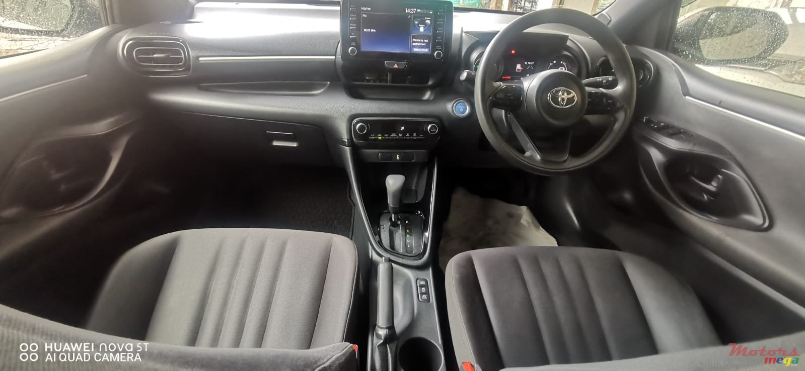 2020' Toyota Yaris HYBRID photo #4