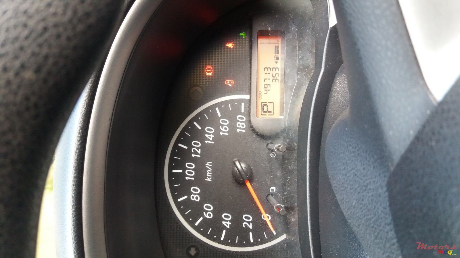 2011' Nissan photo #4