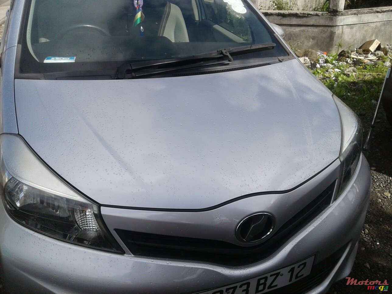 2012' Toyota Vitz nil photo #2