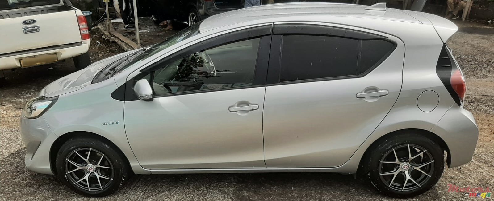 2019' Toyota Aqua photo #2