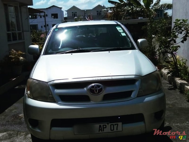 2007' Toyota Hilux New tires photo #2