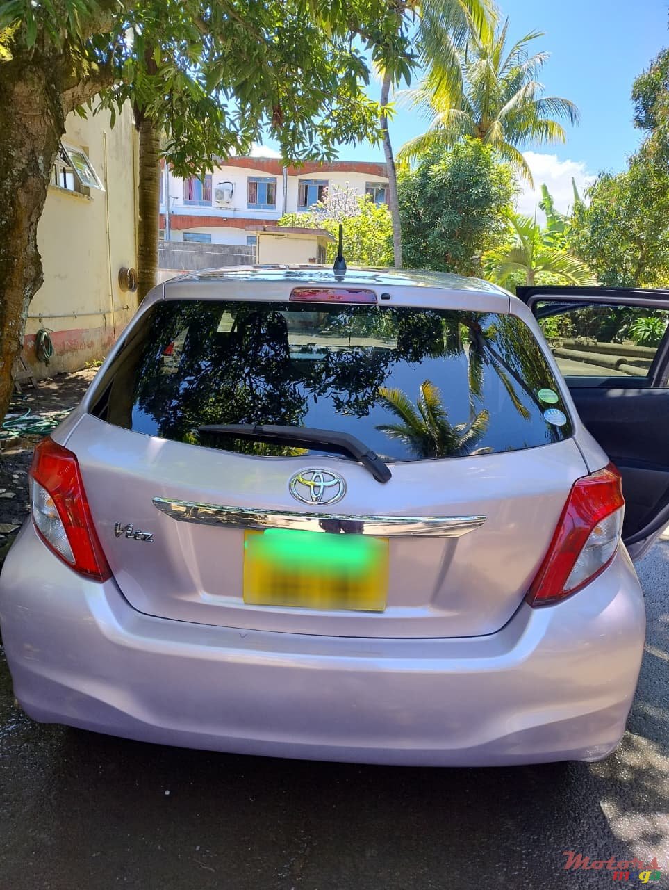 2012' Toyota Vitz photo #4