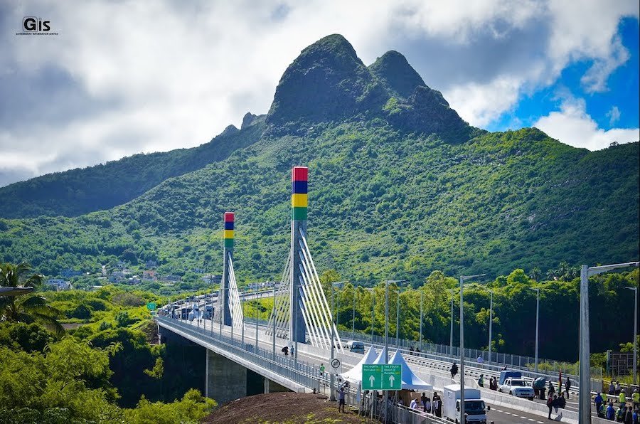 Le pont A1-M1 officiellement nommé SAJ Bridge