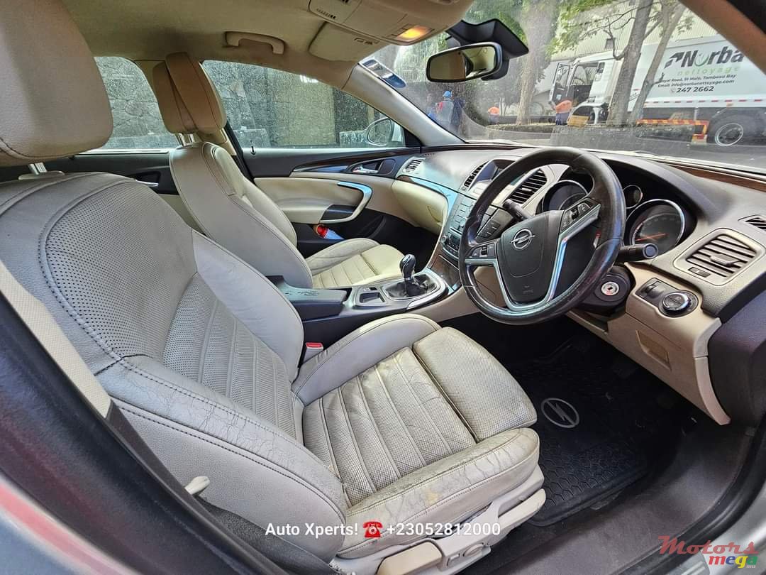 2012' Opel Insignia Turbo photo #5