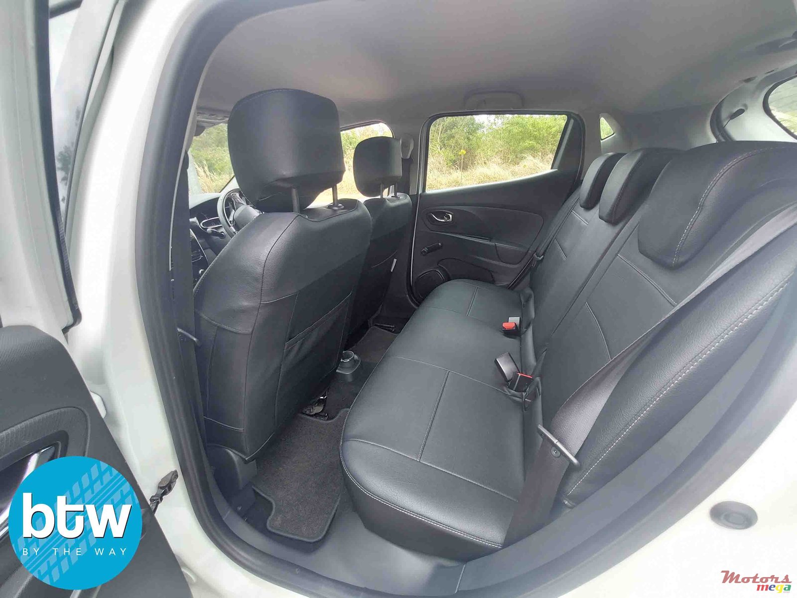 2015' Renault Clio photo #3