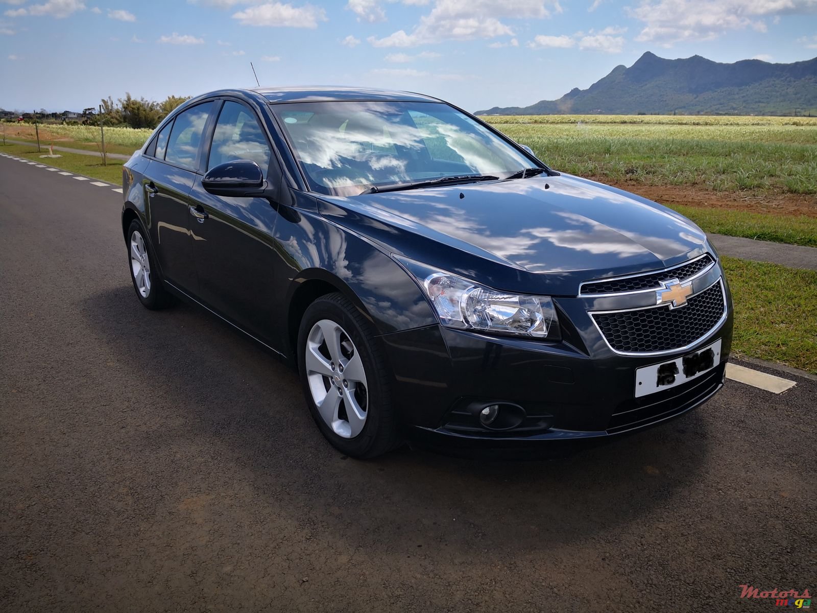 2011' Chevrolet Cruze photo #1