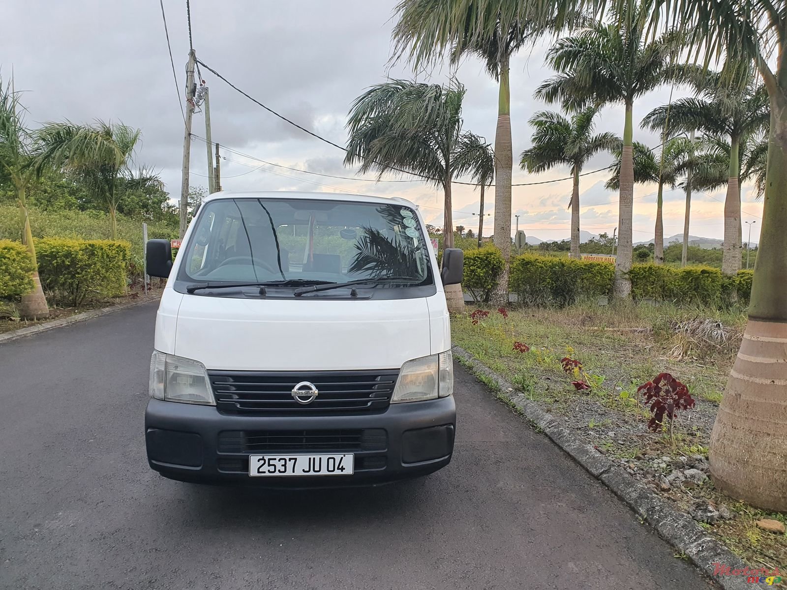 2004' Nissan E25 Goods Vehicle photo #1