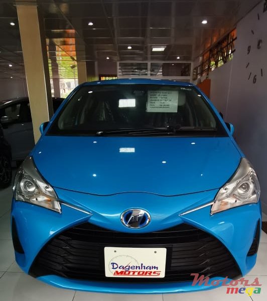 2017' Toyota Vitz photo #1