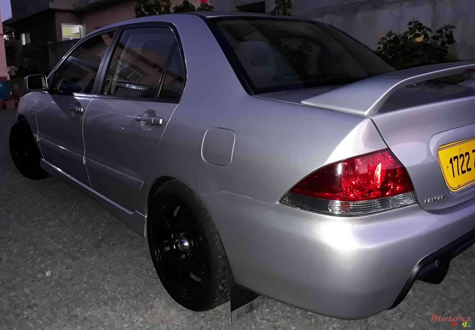 2005' Mitsubishi photo #3