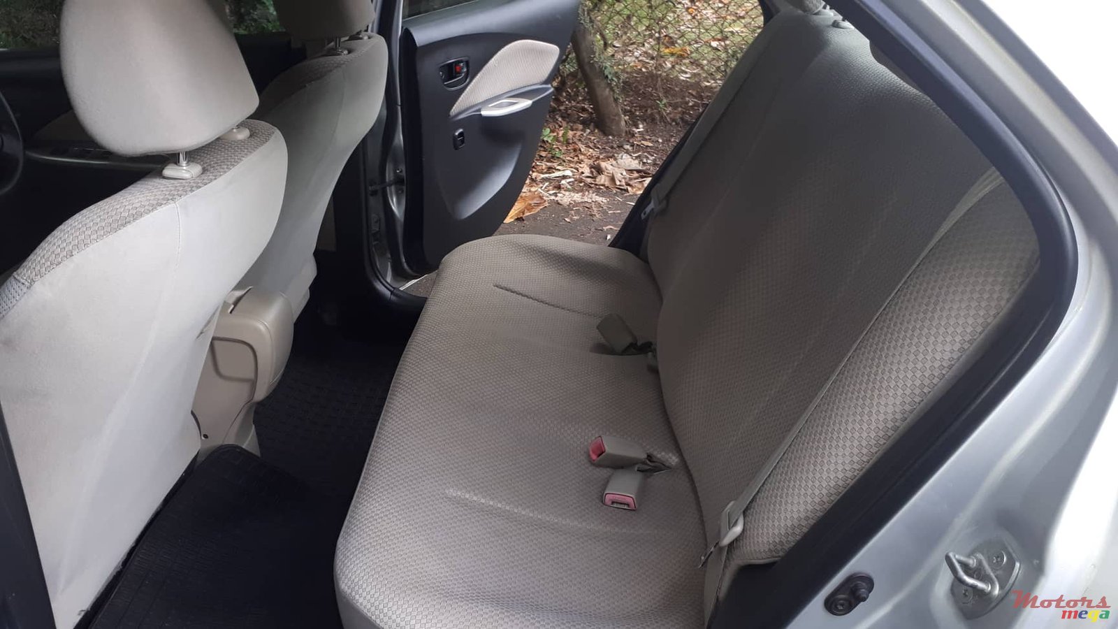 2007' Toyota Belta photo #6