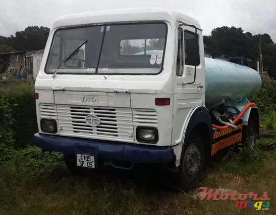 2005' Tata Tanker 10,000 litres photo #2