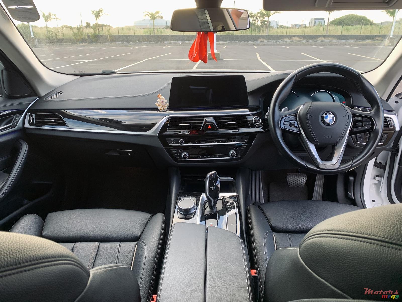 2017' BMW 5 Series 530i Sport Line (G30) photo #4