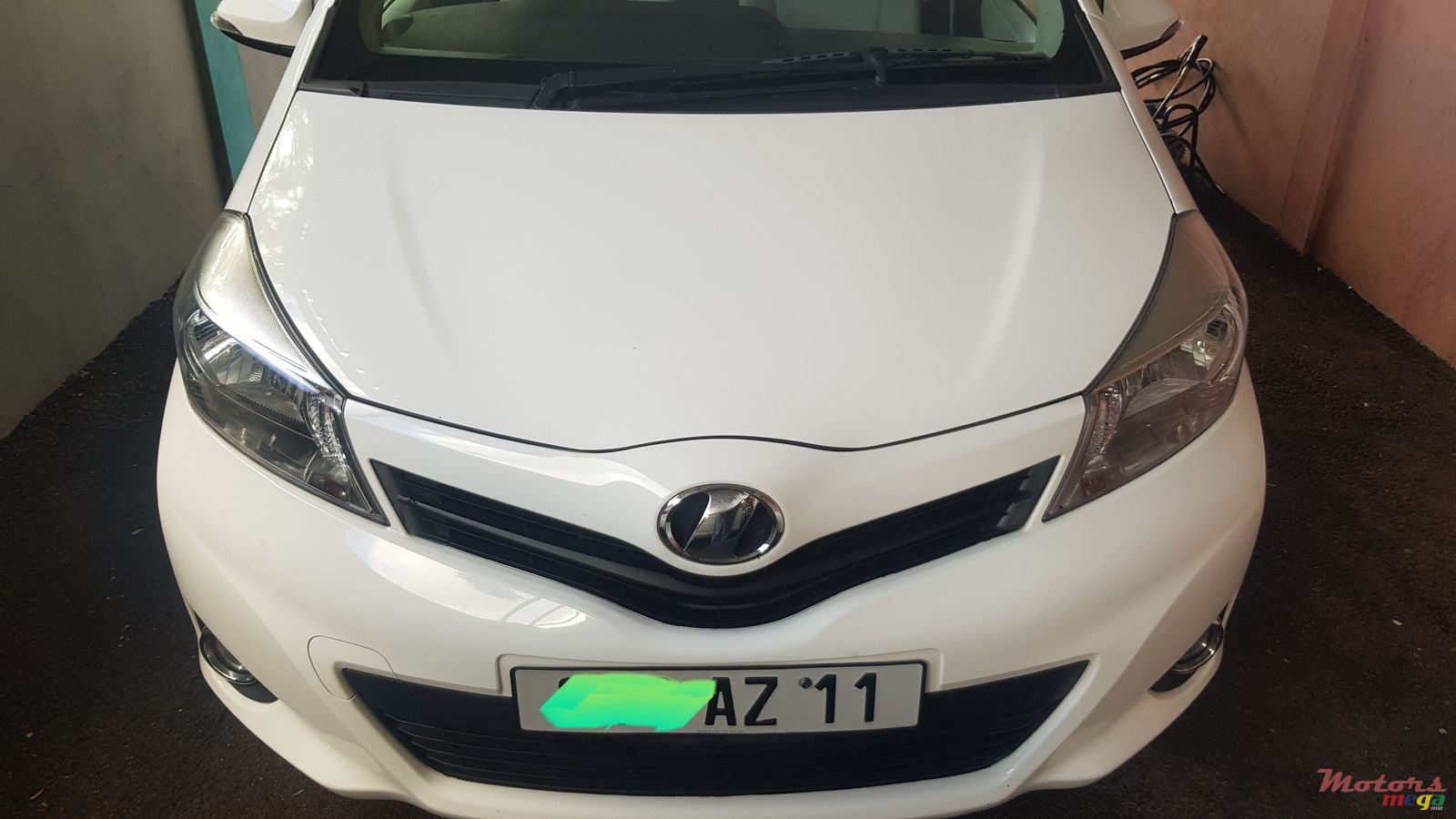 2011' Toyota Vitz 1330 photo #1