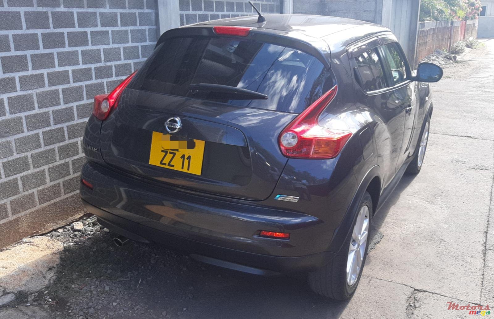 2011' Nissan photo #3