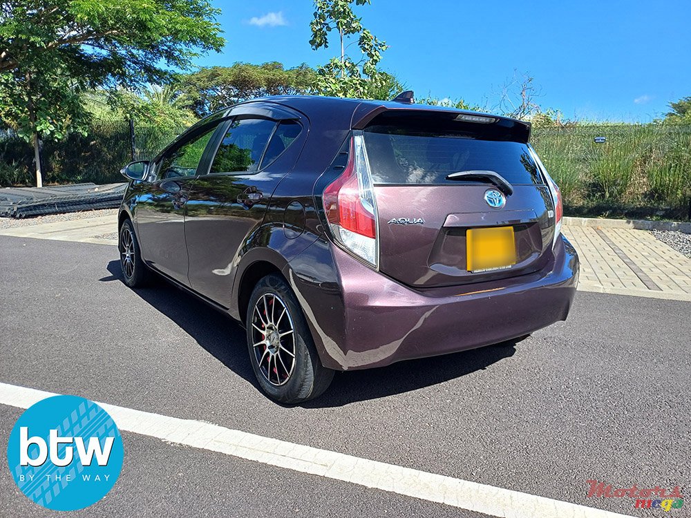 2015' Toyota Aqua photo #4