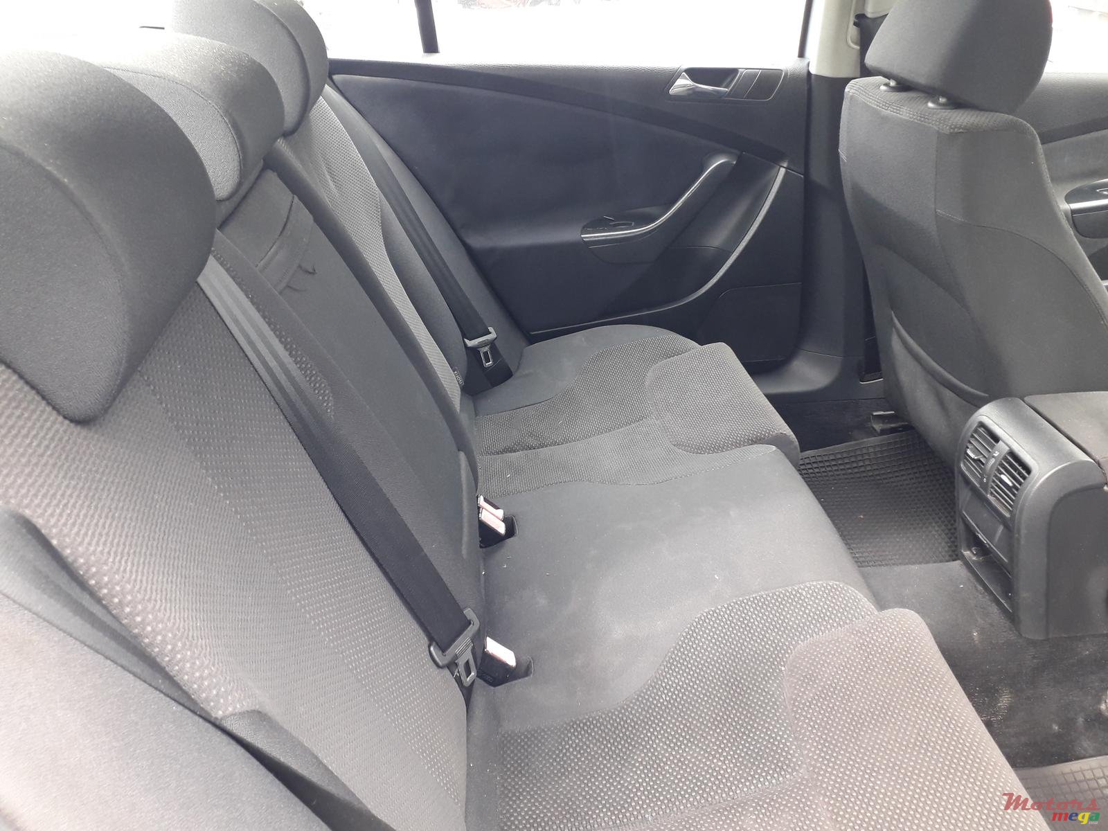 2008' Volkswagen Passat FSI photo #2