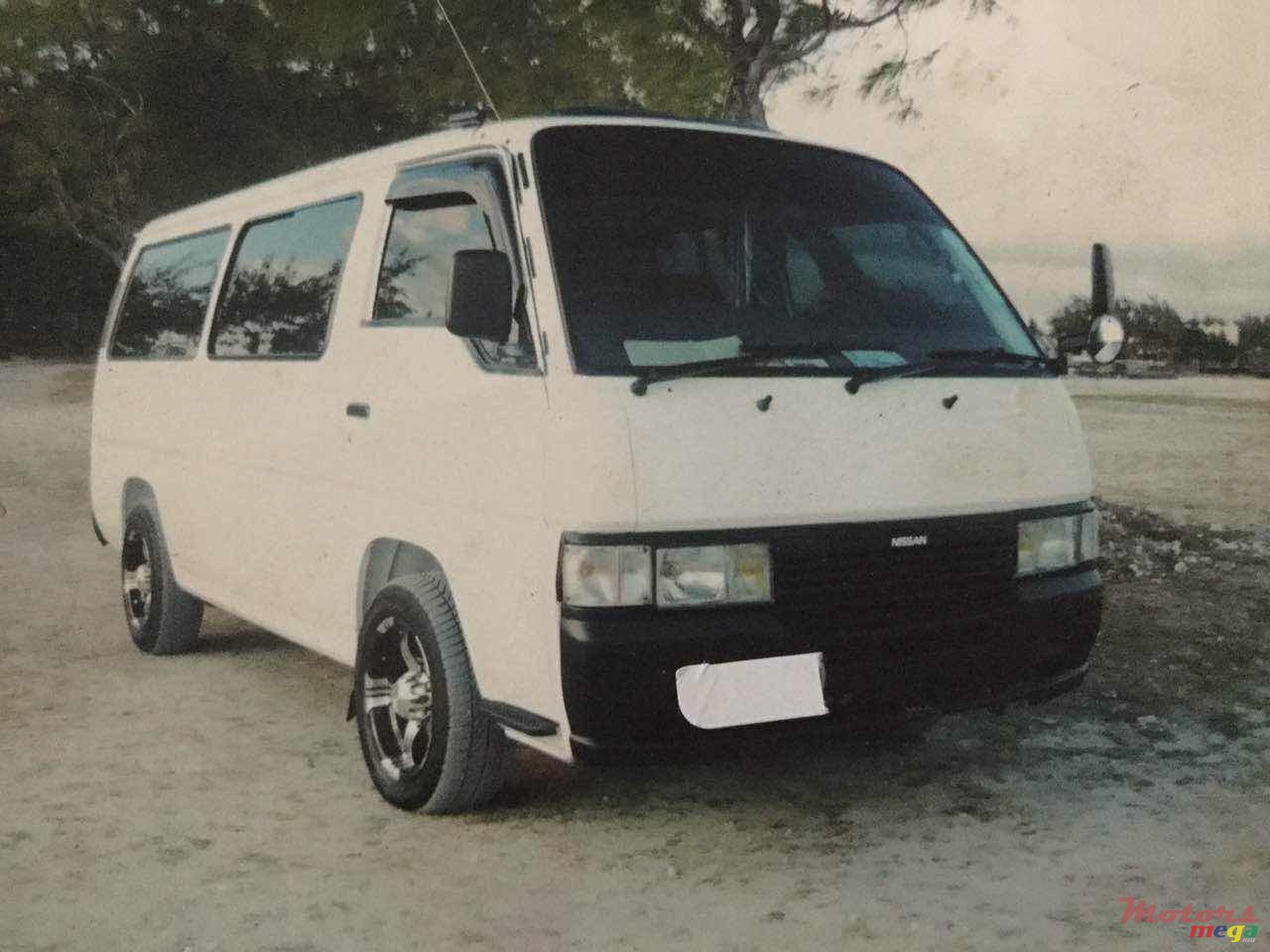 2001' Nissan Urvan photo #1