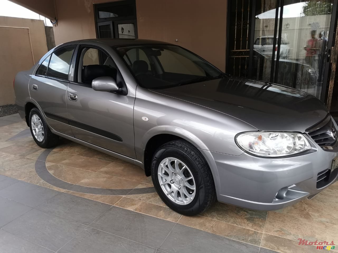 2010' Nissan Sunny Good condition photo #4
