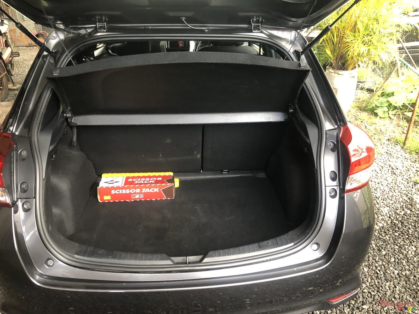 2018' Toyota Yaris Hatch back photo #6