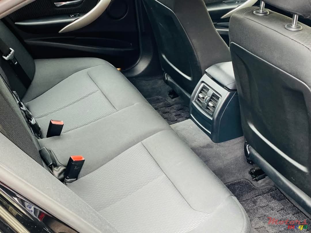 2018' BMW 318 photo #7