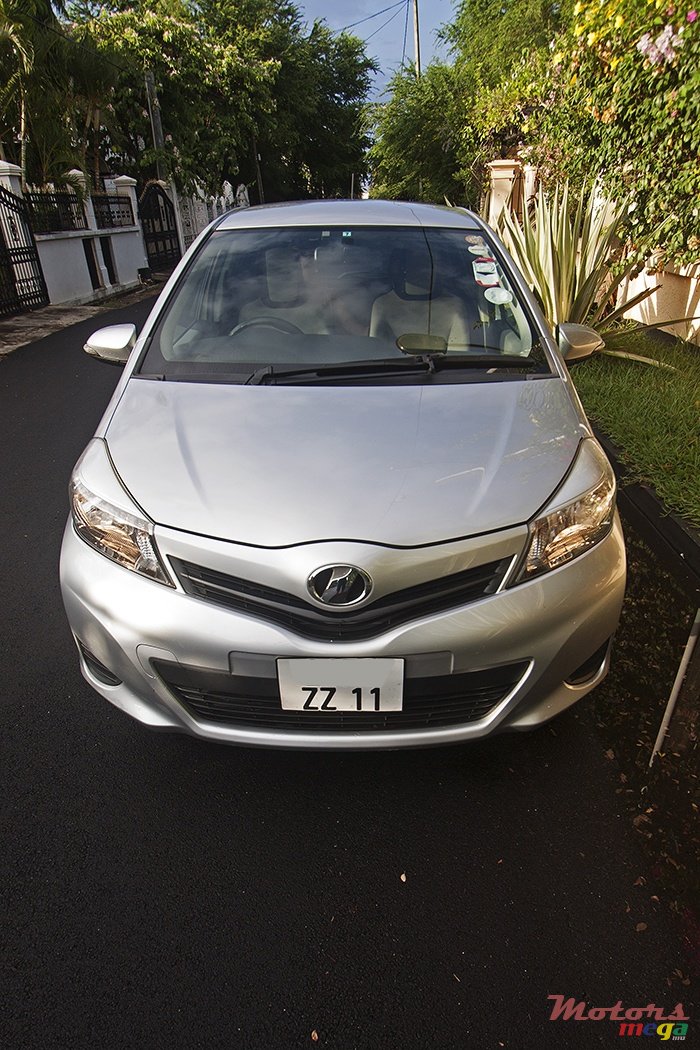 2011' Toyota Yaris photo #2