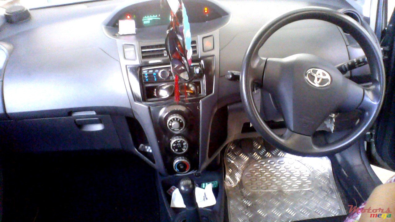 2006' Toyota Yaris photo #6