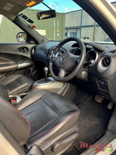 2014' Nissan Juke White Pearl, black leather photo #6