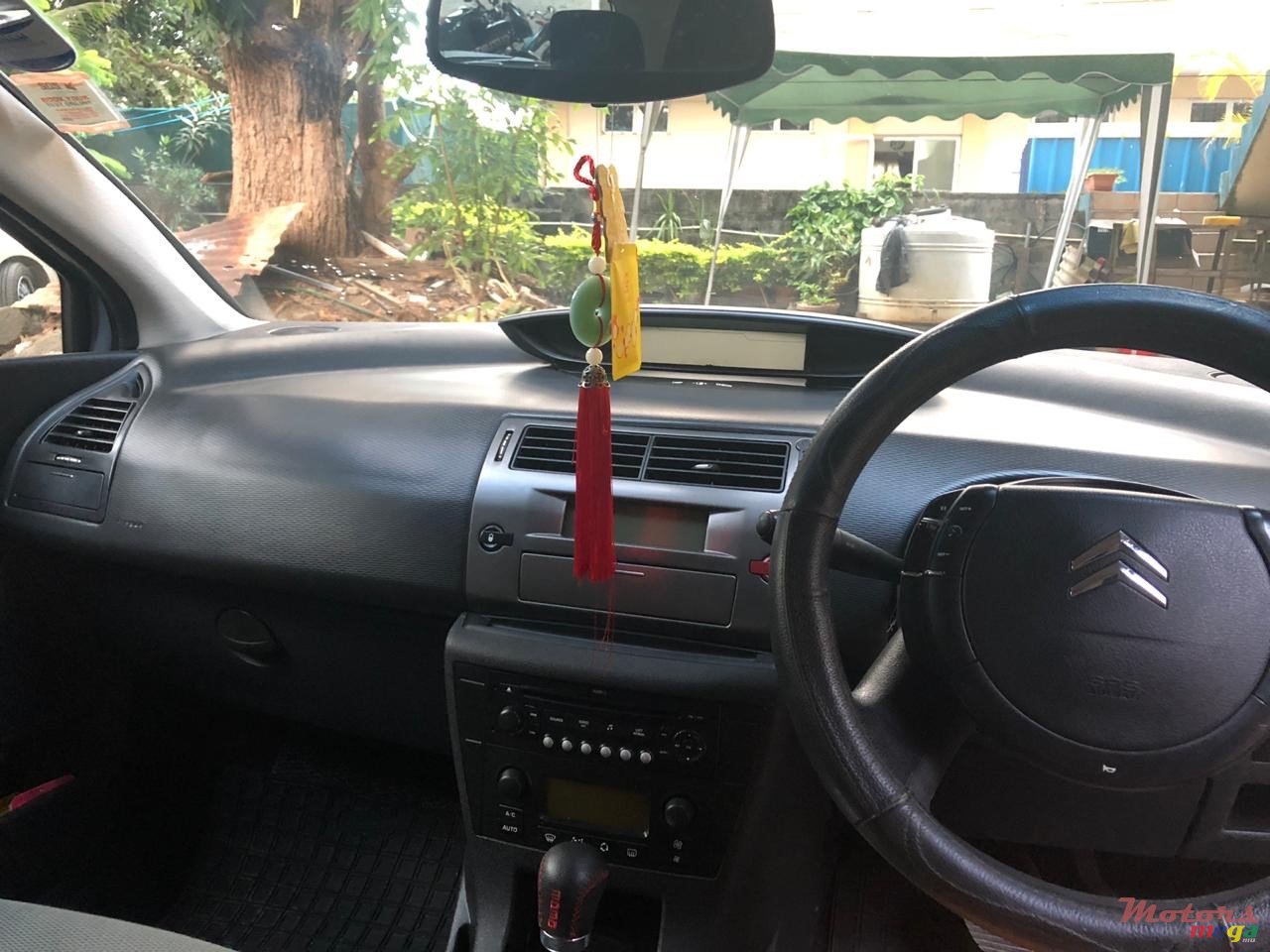 2009' Citroen C4 photo #2