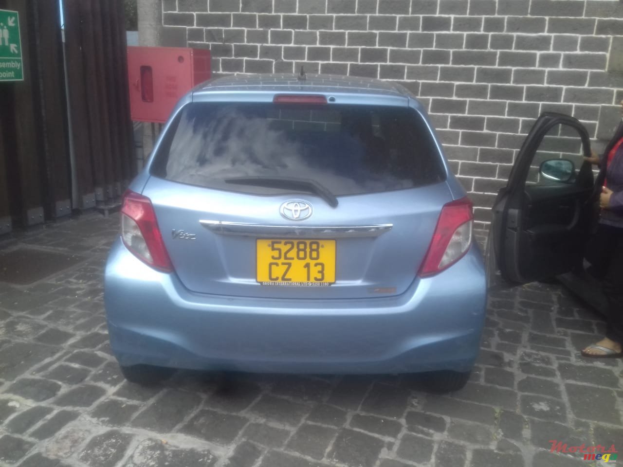 2013' Toyota Vitz photo #4