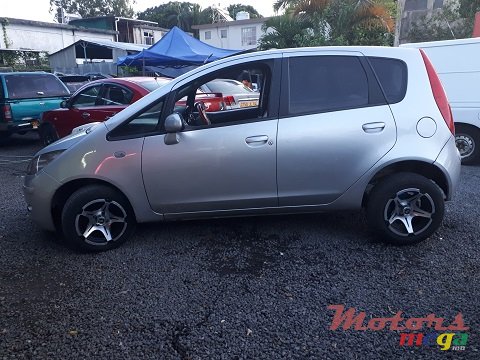 2003' Mitsubishi Colt photo #2