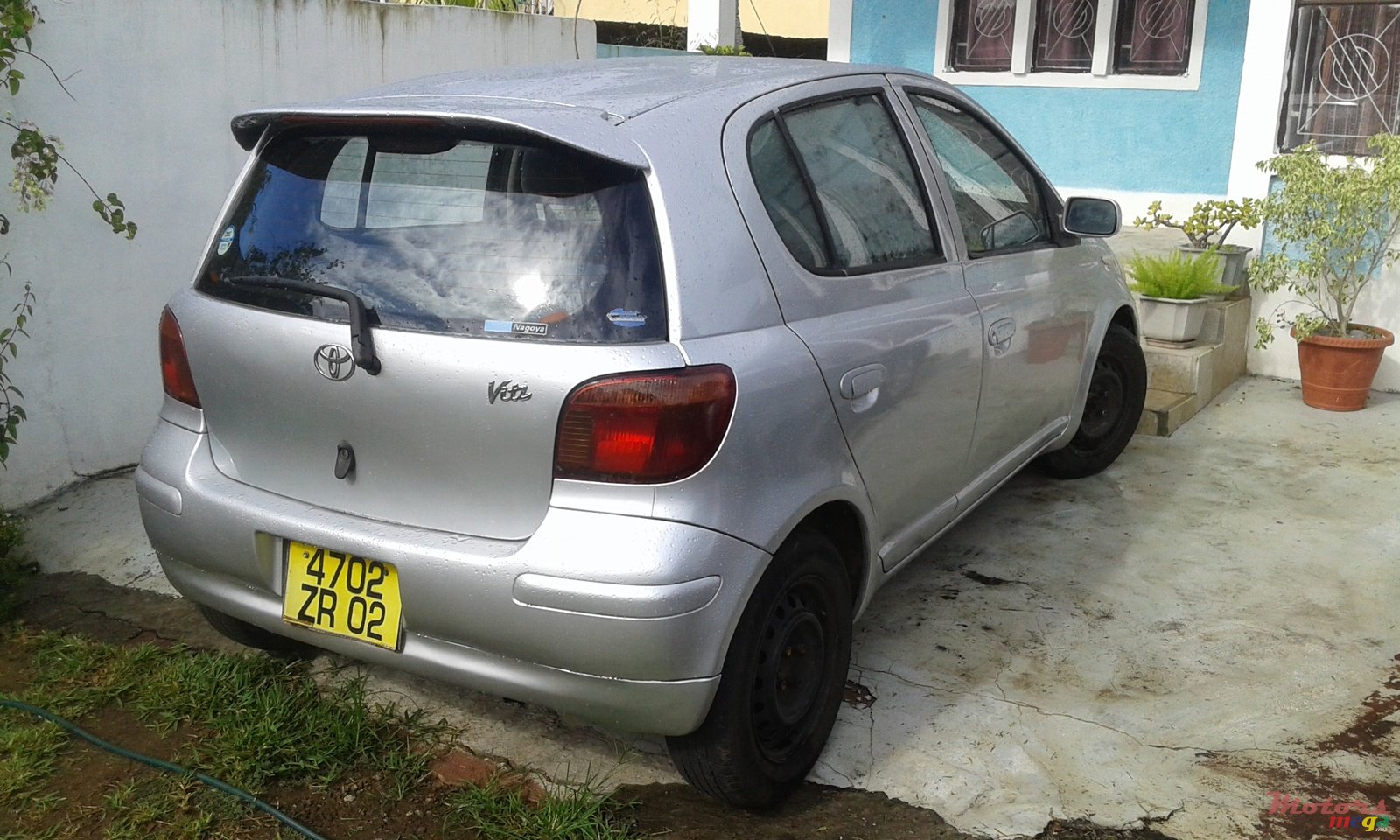 2002' Toyota Vitz photo #1