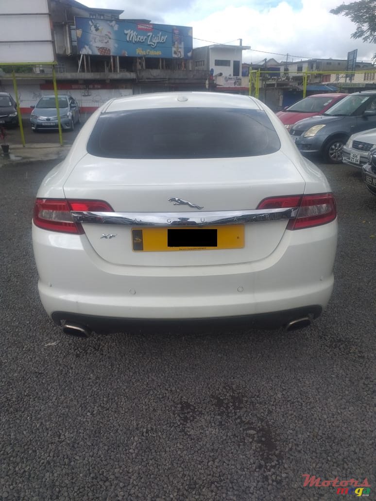 2010' Jaguar XF photo #5