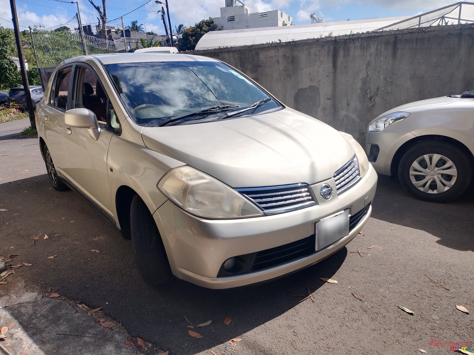 2005' Nissan Tiida photo #2