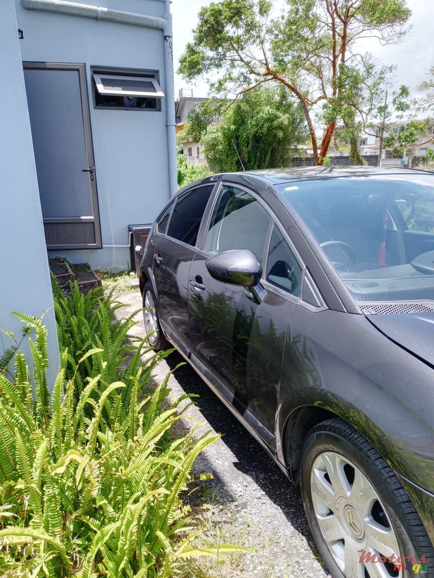 2010' Citroen C4 photo #6