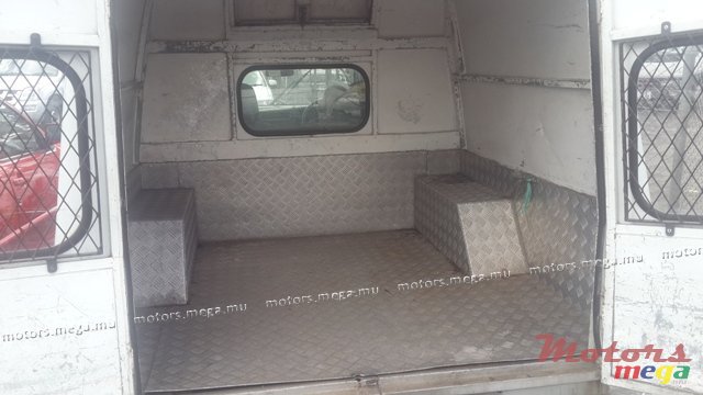 2006' Mitsubishi 2x4 photo #5