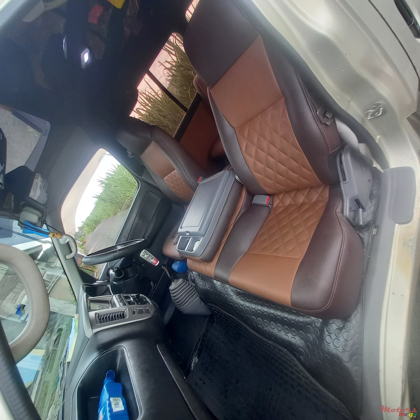 2012' Nissan Urvan photo #5