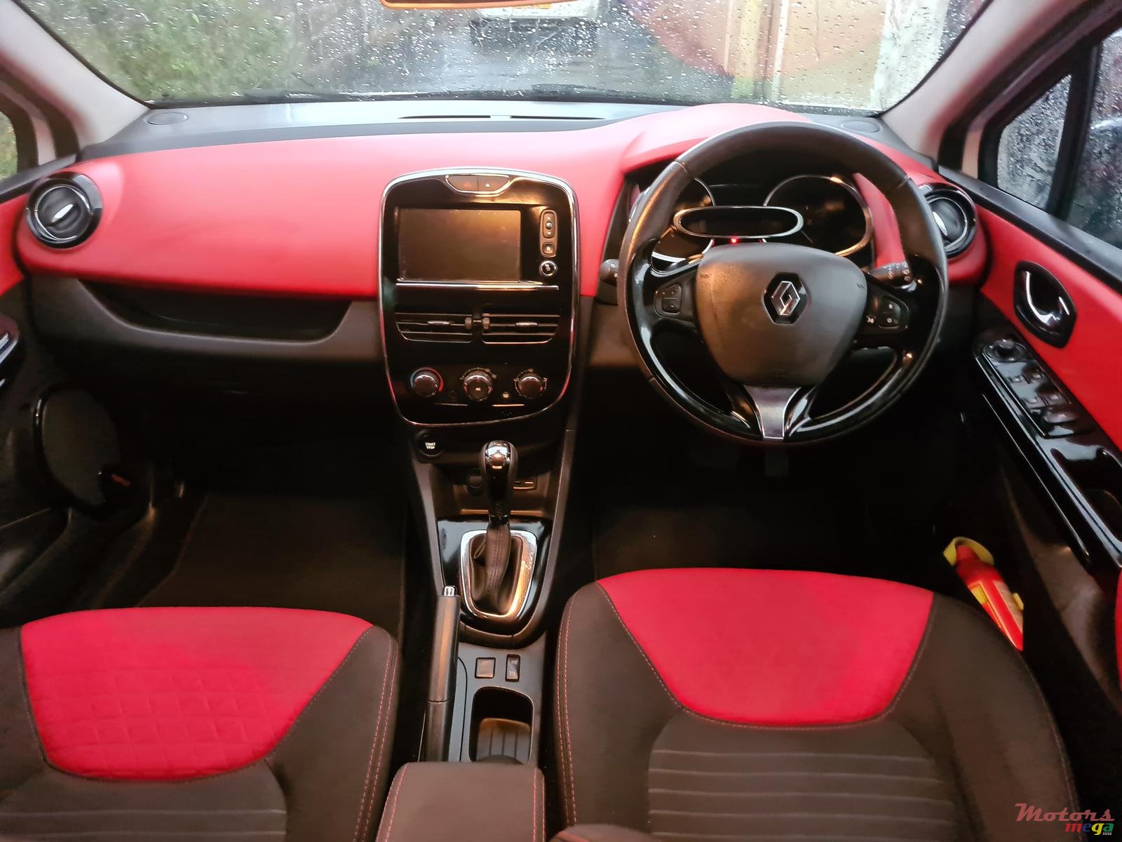 2015' Renault Clio Sport photo #6