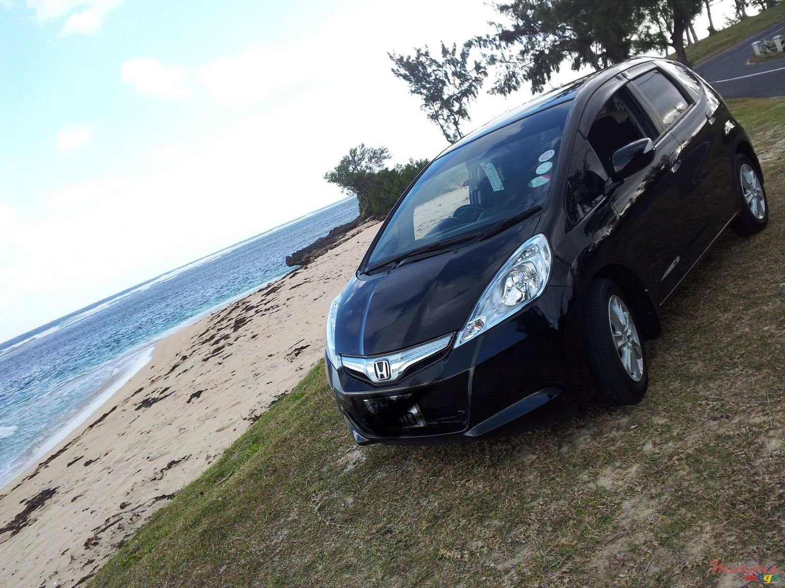 2010' Honda Fit Hybrid photo #1
