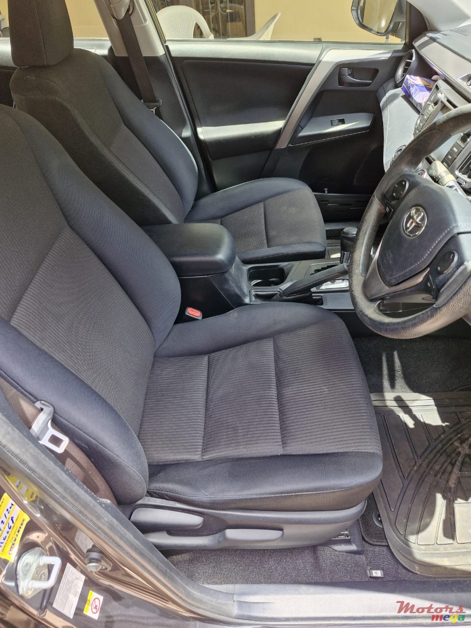 2016' Toyota RAV4 photo #2