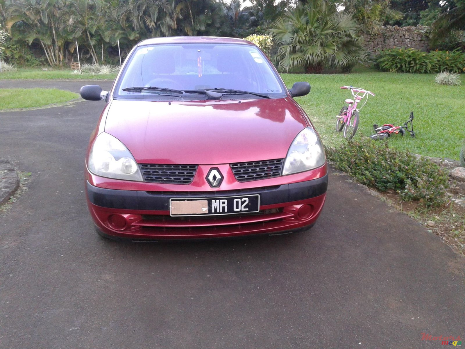 2002' Renault Clio photo #1