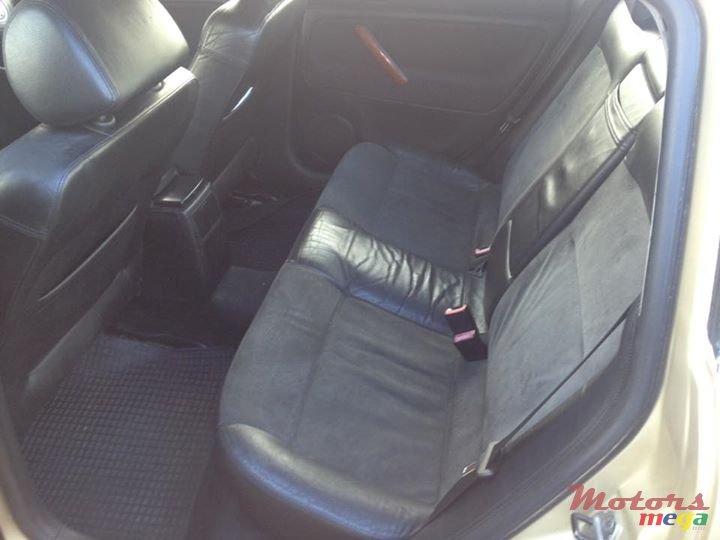 2005' Volkswagen Passat photo #5