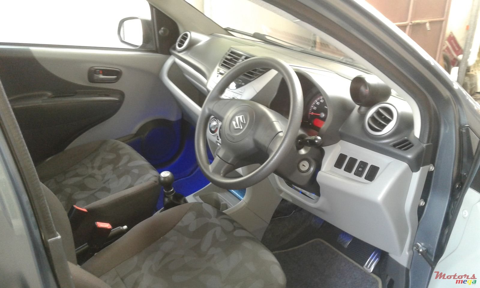 2011' Suzuki Celerio photo #5