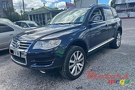 2008' Volkswagen Touareg photo #7
