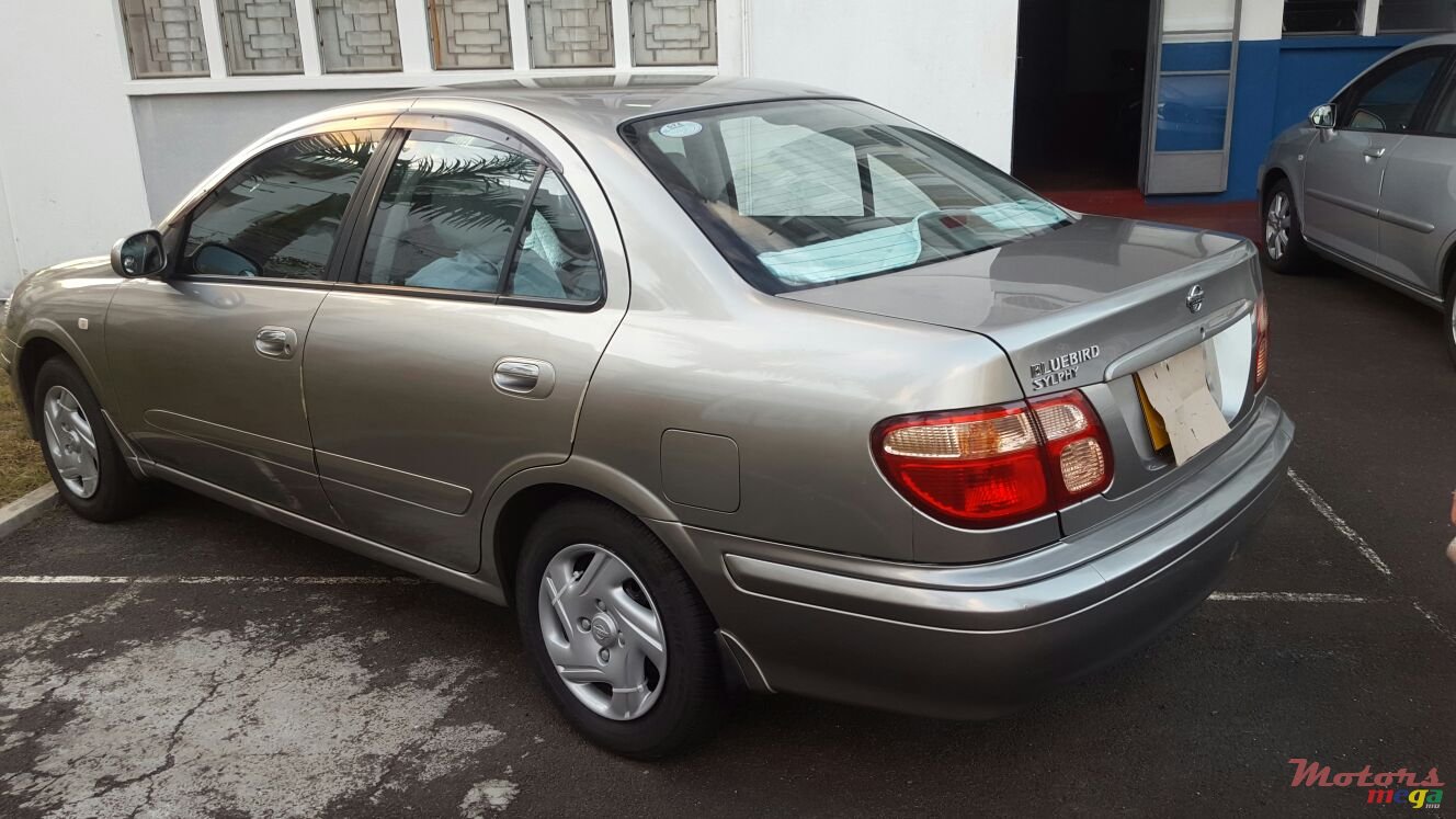 2002' Nissan Bluebird photo #1