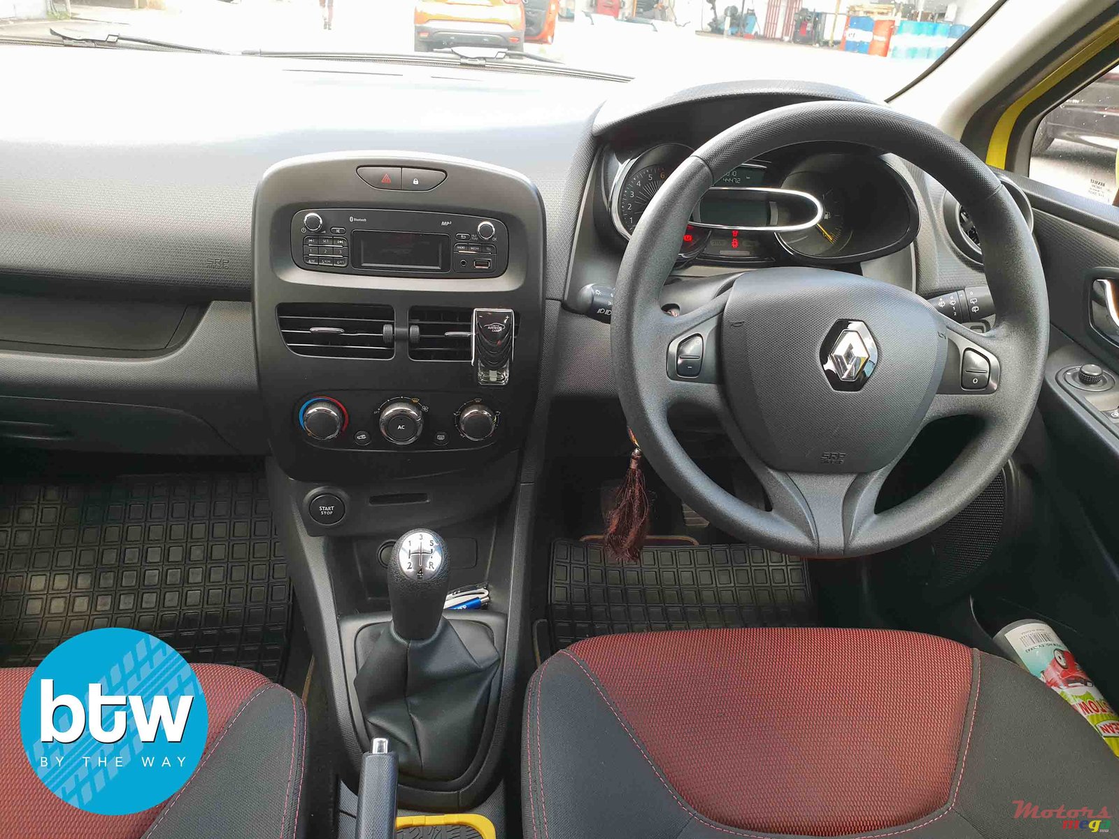 2015' Renault Clio photo #6