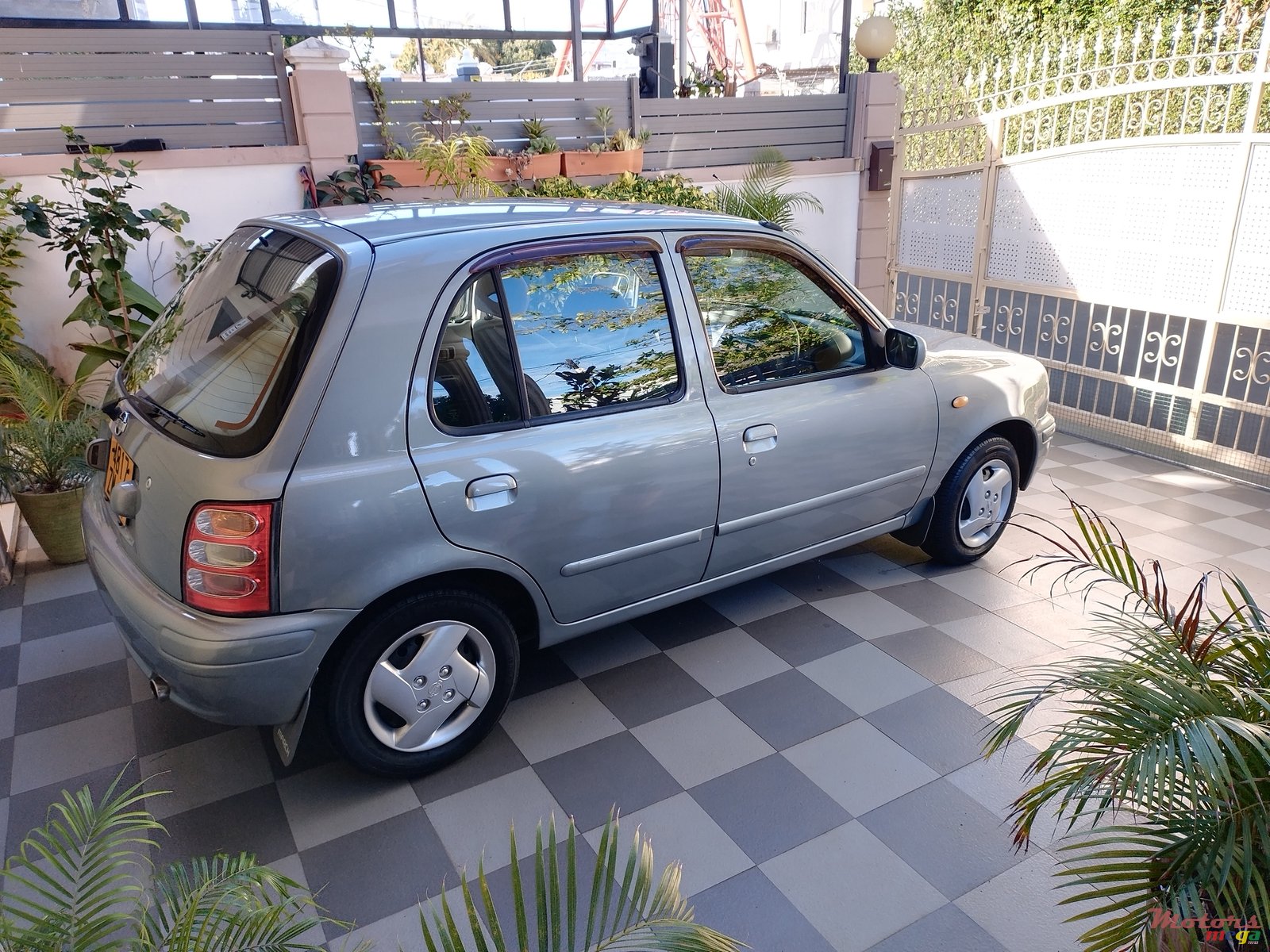 2001' Nissan photo #3