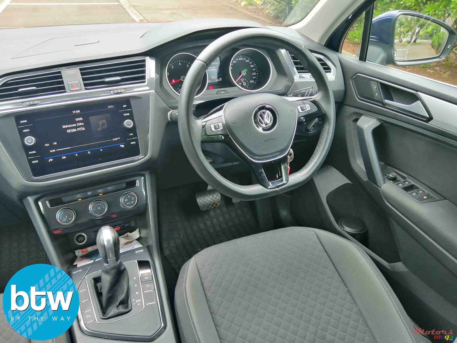 2018' Volkswagen Tiguan CL photo #5