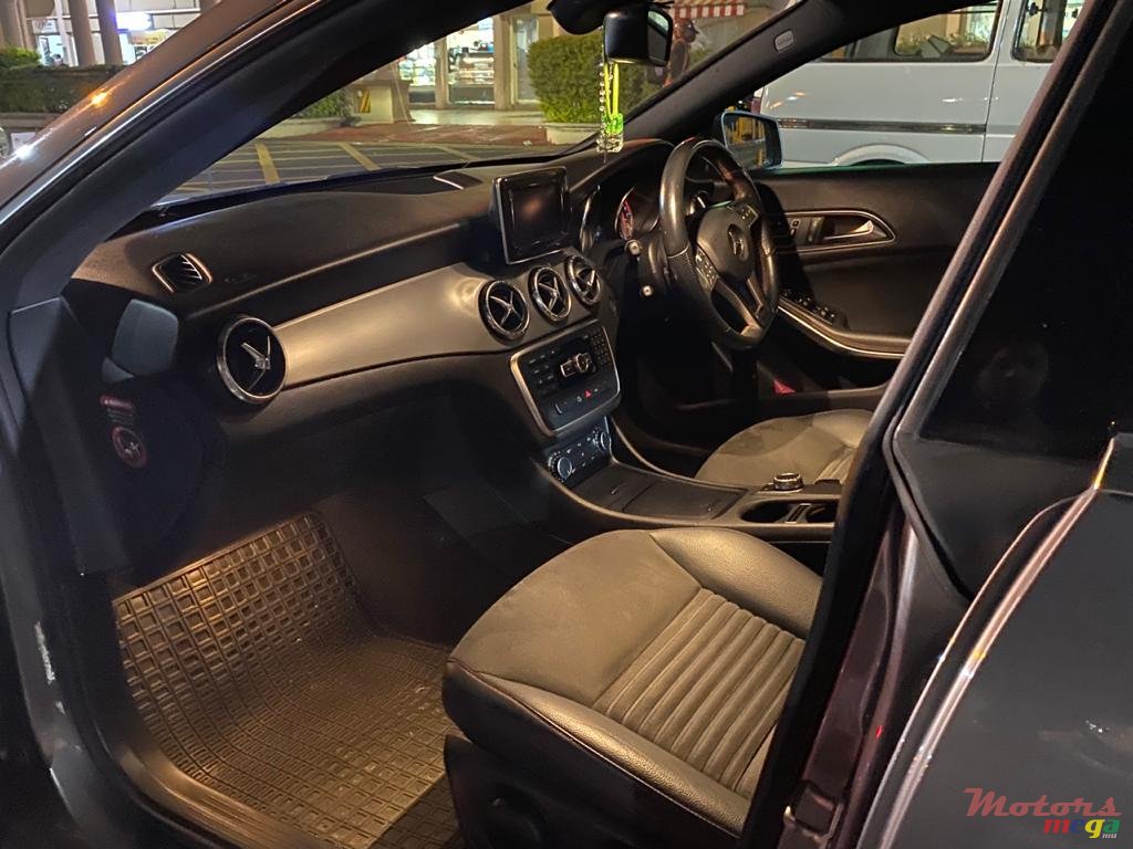 2014' Mercedes-Benz CLA 200 photo #5