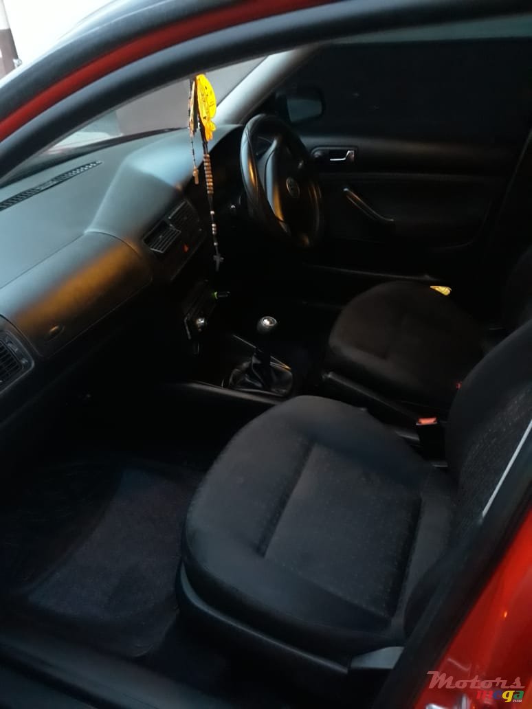 2001' Volkswagen Golf IV photo #2