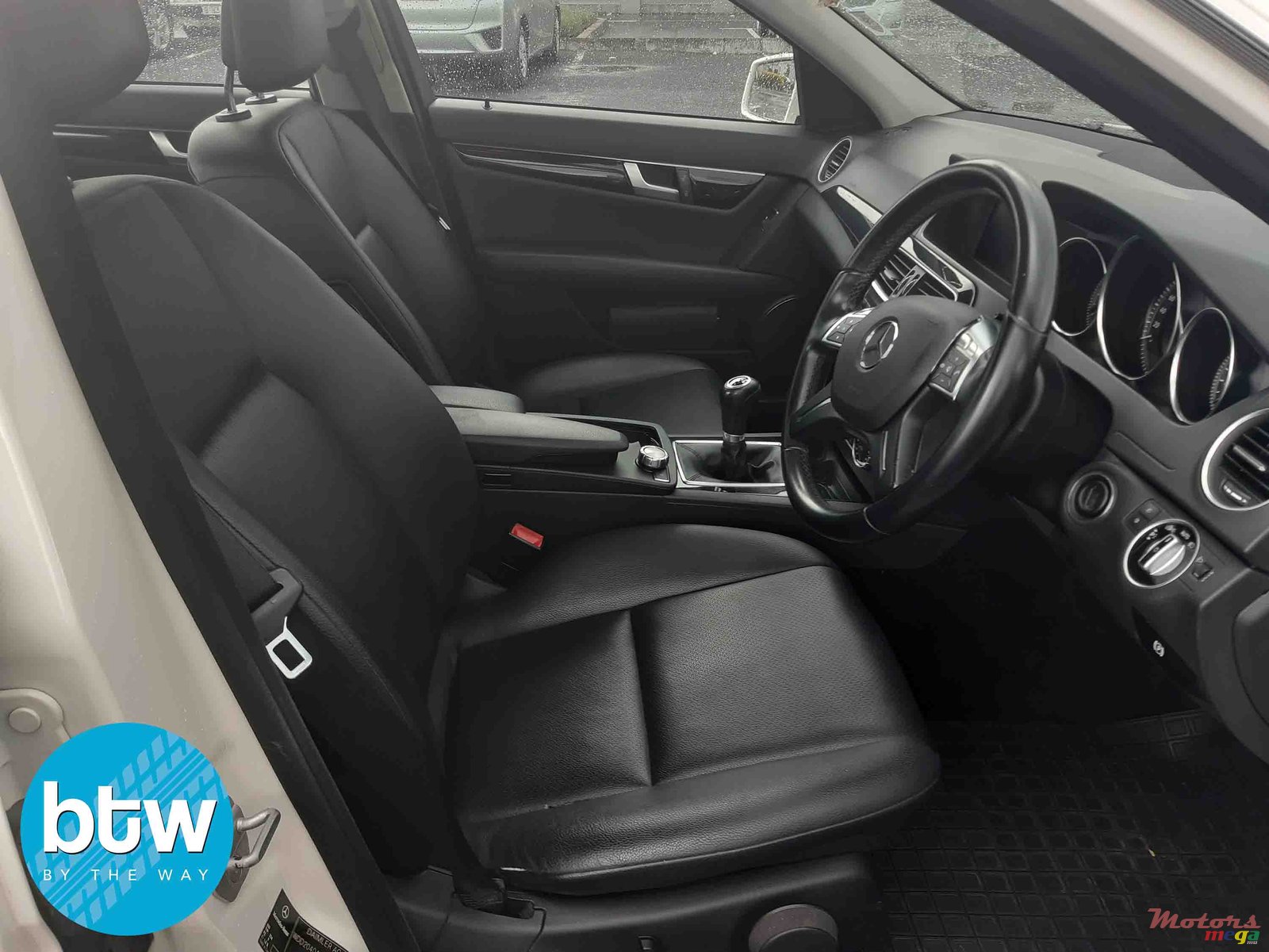 2011' Mercedes-Benz C-Class 180 photo #5